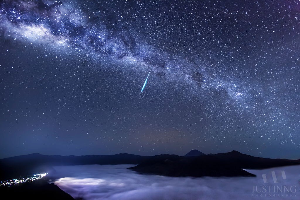 The Eta Aquarids A spring meteor shower from Comet Halley Space News