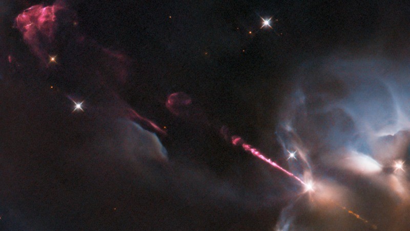 Hubble telescope captures spectacular laser-like jet from infant star (photo)