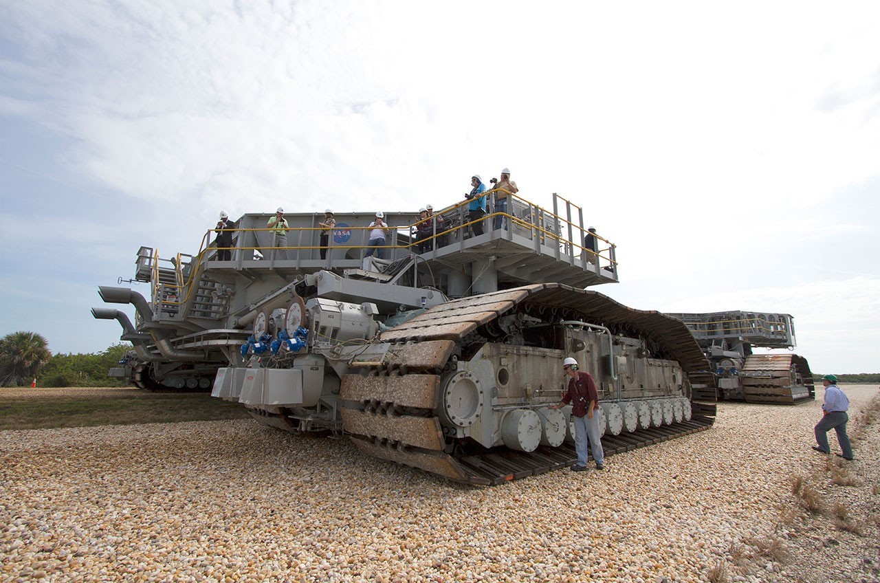 Artemis 1 moon rocket rollout: Meet the NASA crawler carrier doing the heavy lifting