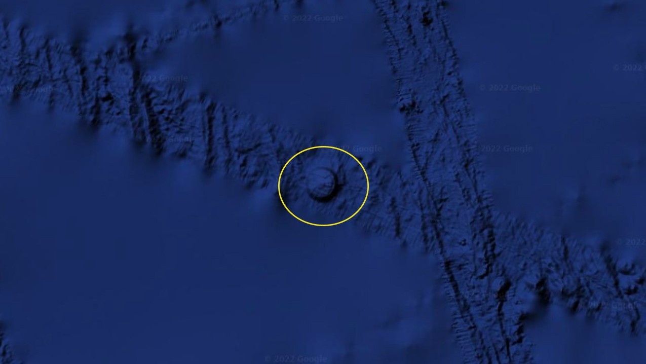 Odd circular shape beneath the ocean in Google Earth images is probably not aliens