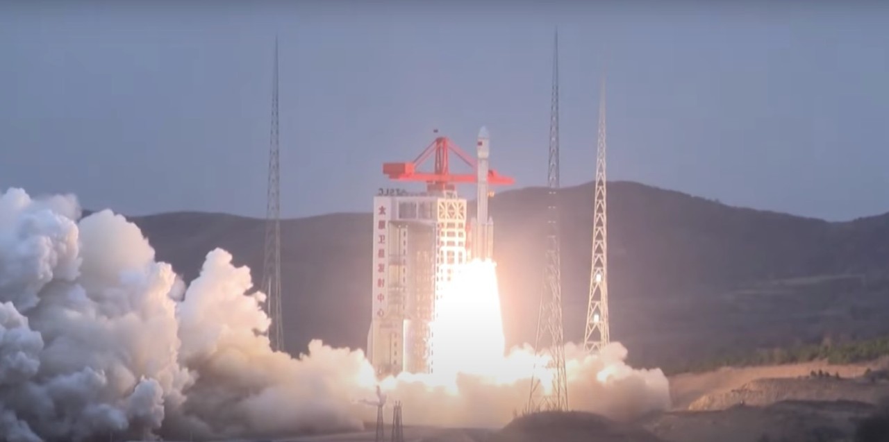 China's first modified Long March 6 rocket aces debut launch (video)