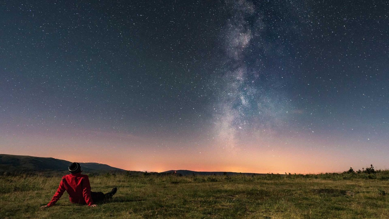 5 ways to save on a skywatching trip