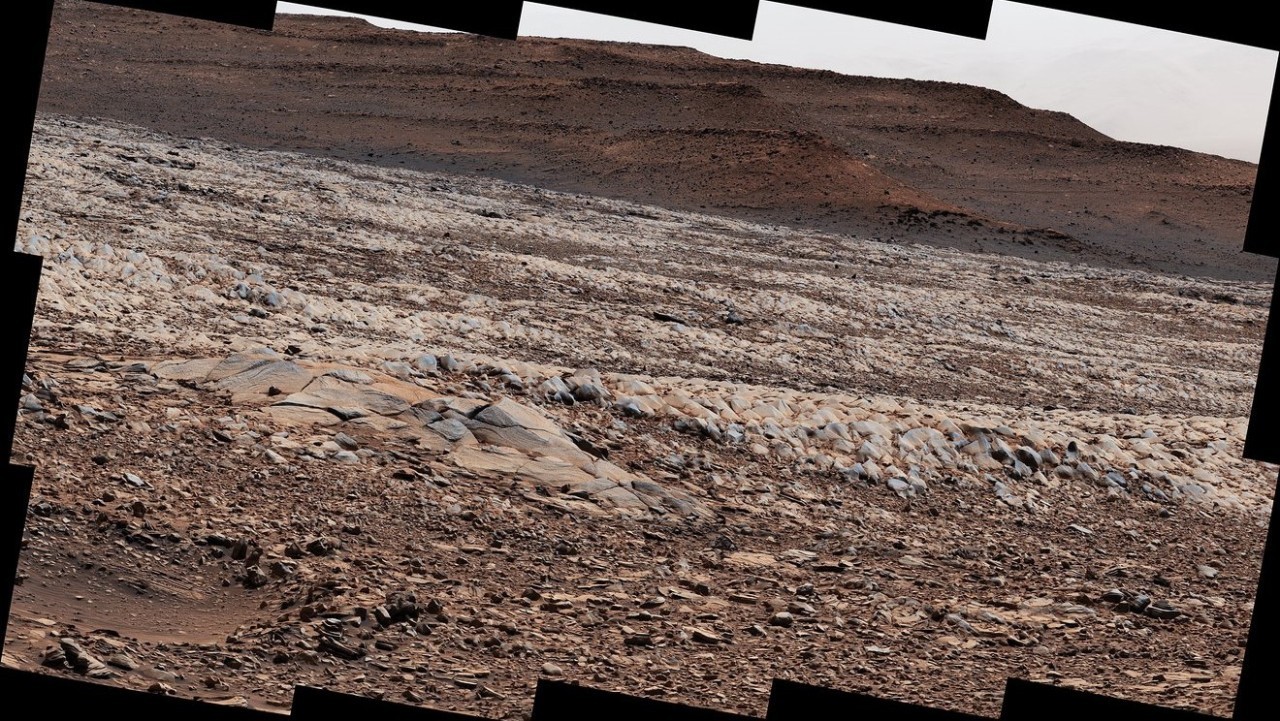 NASA's Curiosity Mars rover turns to avoid dangerous 'gator-back' rocks (photos)