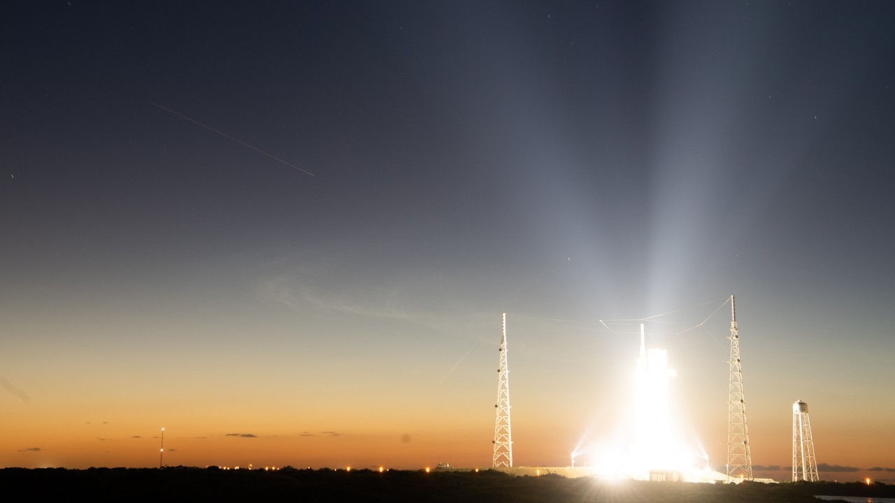 Artemis 1 moon rocket gets space station flyover in stunning NASA photo