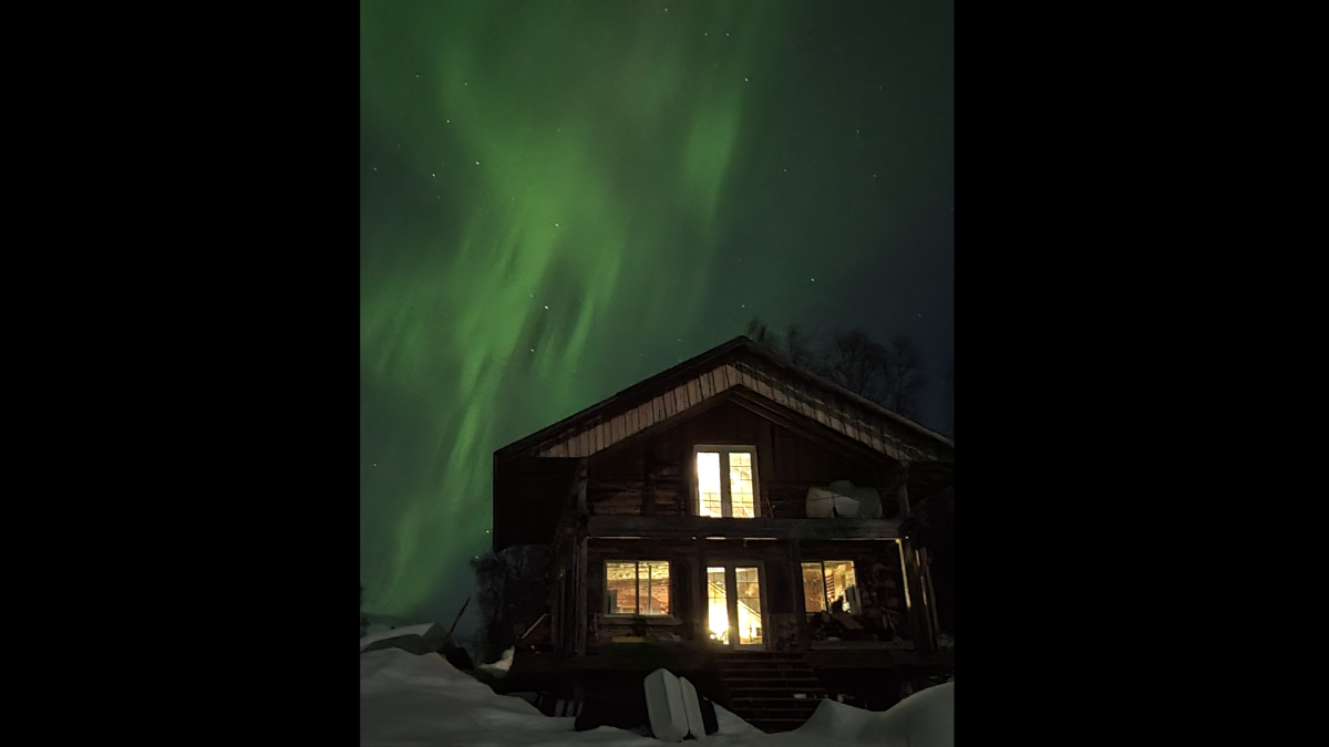 Haunting northern lights glow in green in images taken from Alaska (photos)