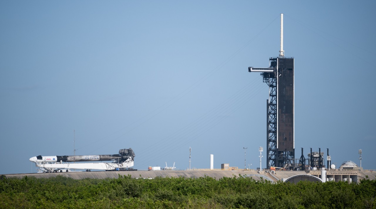 SpaceX rolls out rocket for Crew-4 astronaut mission ahead of Saturday launch (photos)