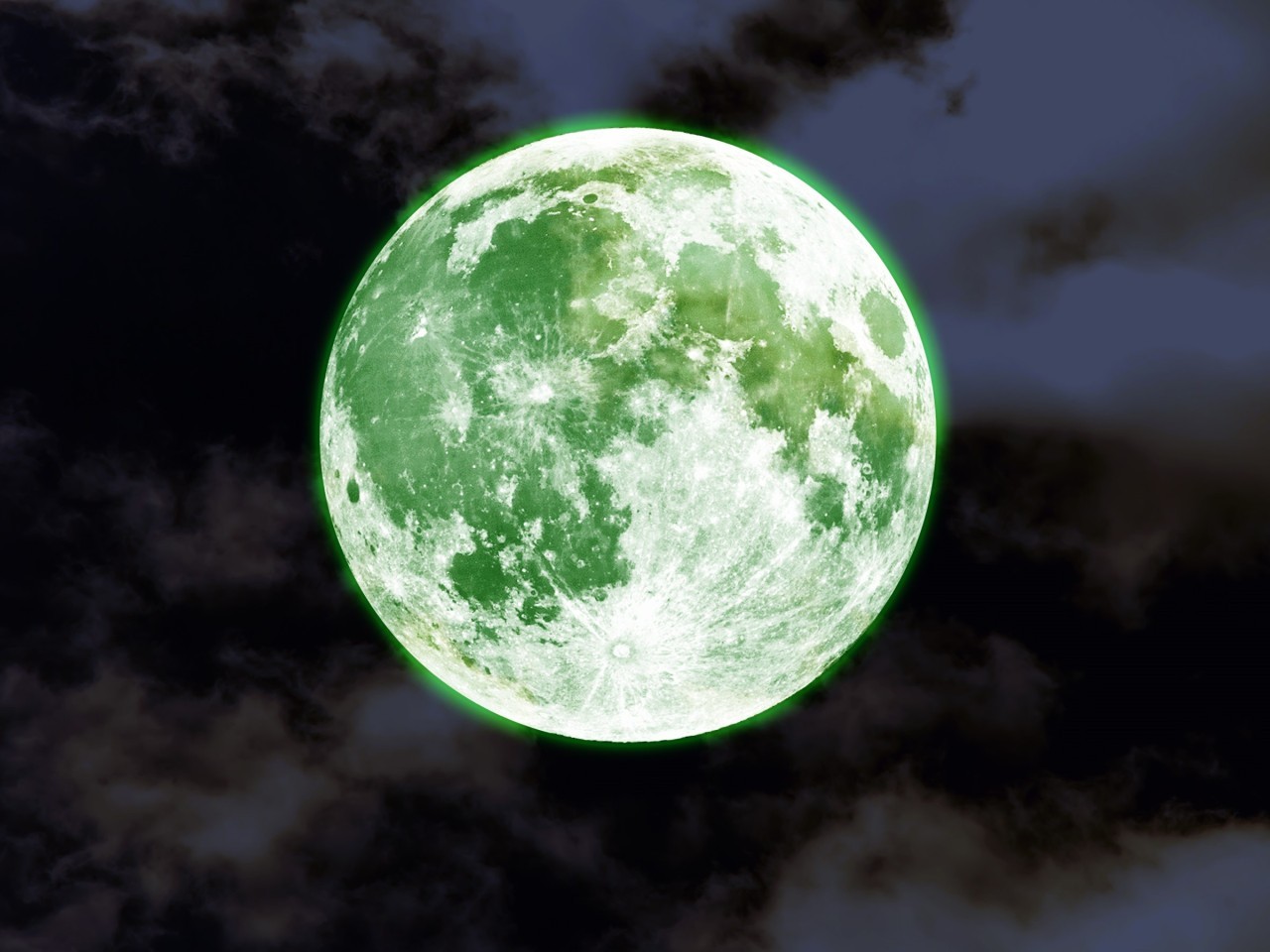 On This Day In Space: April 20, 2016: Moon doesn't turn green, despite internet rumors