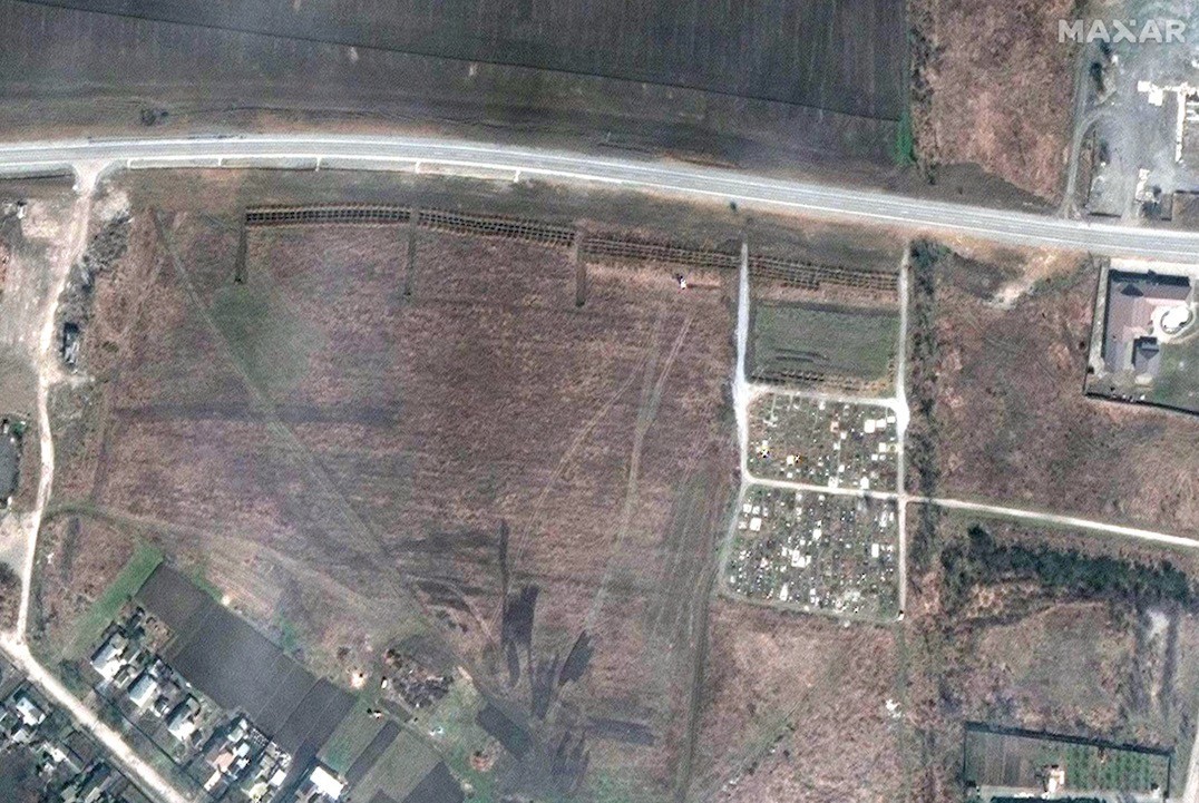 Mass grave near besieged Ukrainian city Mariupol spotted from space (satellite photos)