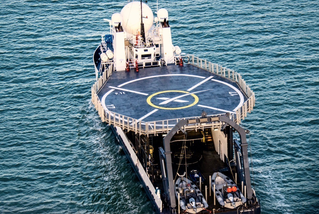 See SpaceX recovery ship head out to retrieve Ax-1 Dragon capsule (aerial photos, video)