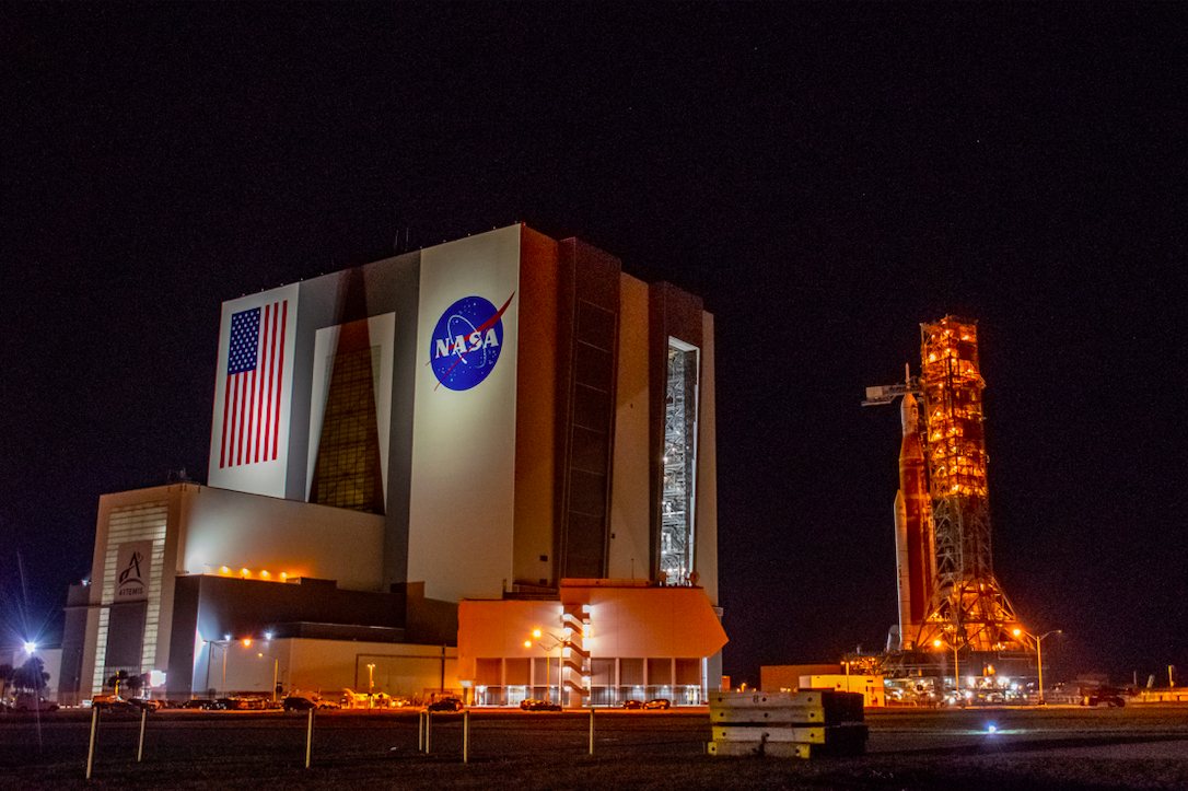 NASA's Artemis 1 moon mission rolls off the launch pad for repairs (photos)