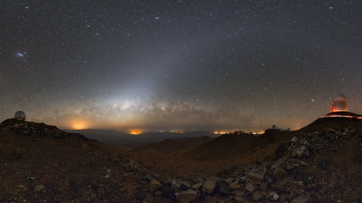 See the Milky Way sparkle with two telescopes in Chile's Atacama Desert in this stunning photo