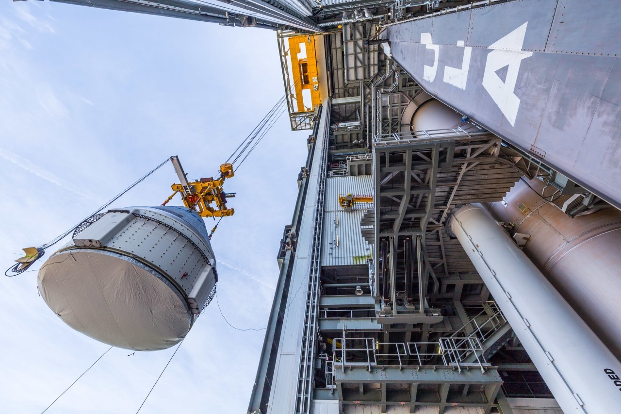 Boeing's Starliner capsule stacked atop Atlas V rocket ahead of crucial May 19 launch (photos)