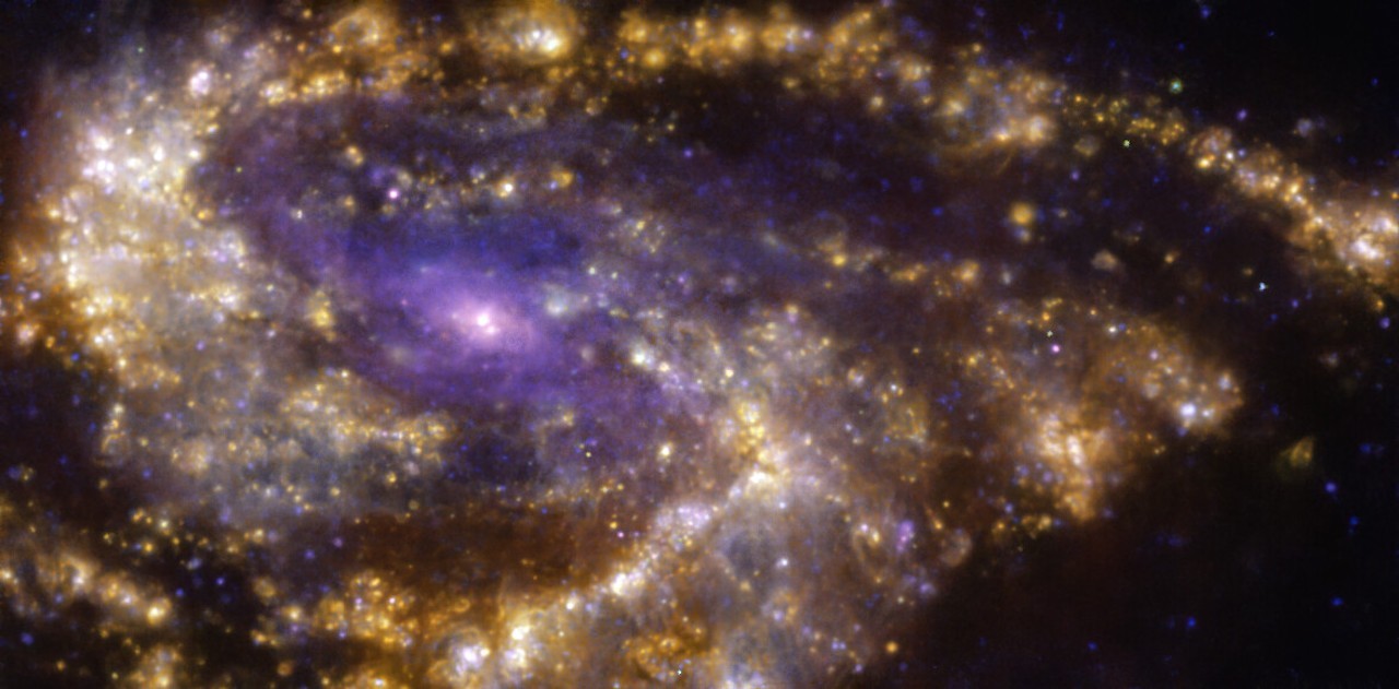 This spiral galaxy looks positively royal in vibrant new image