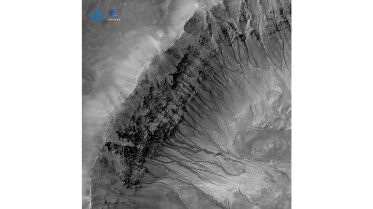 China's Mars rover Zhurong is hunkering down for its 1st Red Planet winter