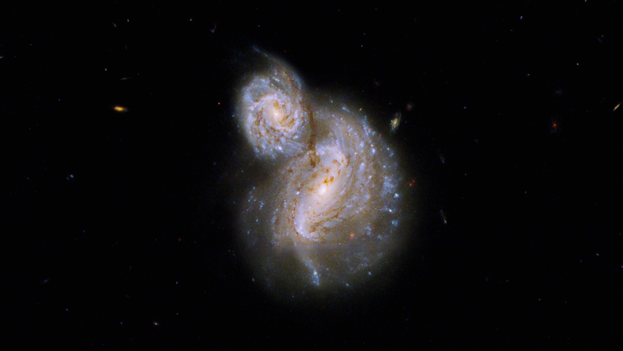 Hubble telescope snaps trippy new view of two swirling galaxies