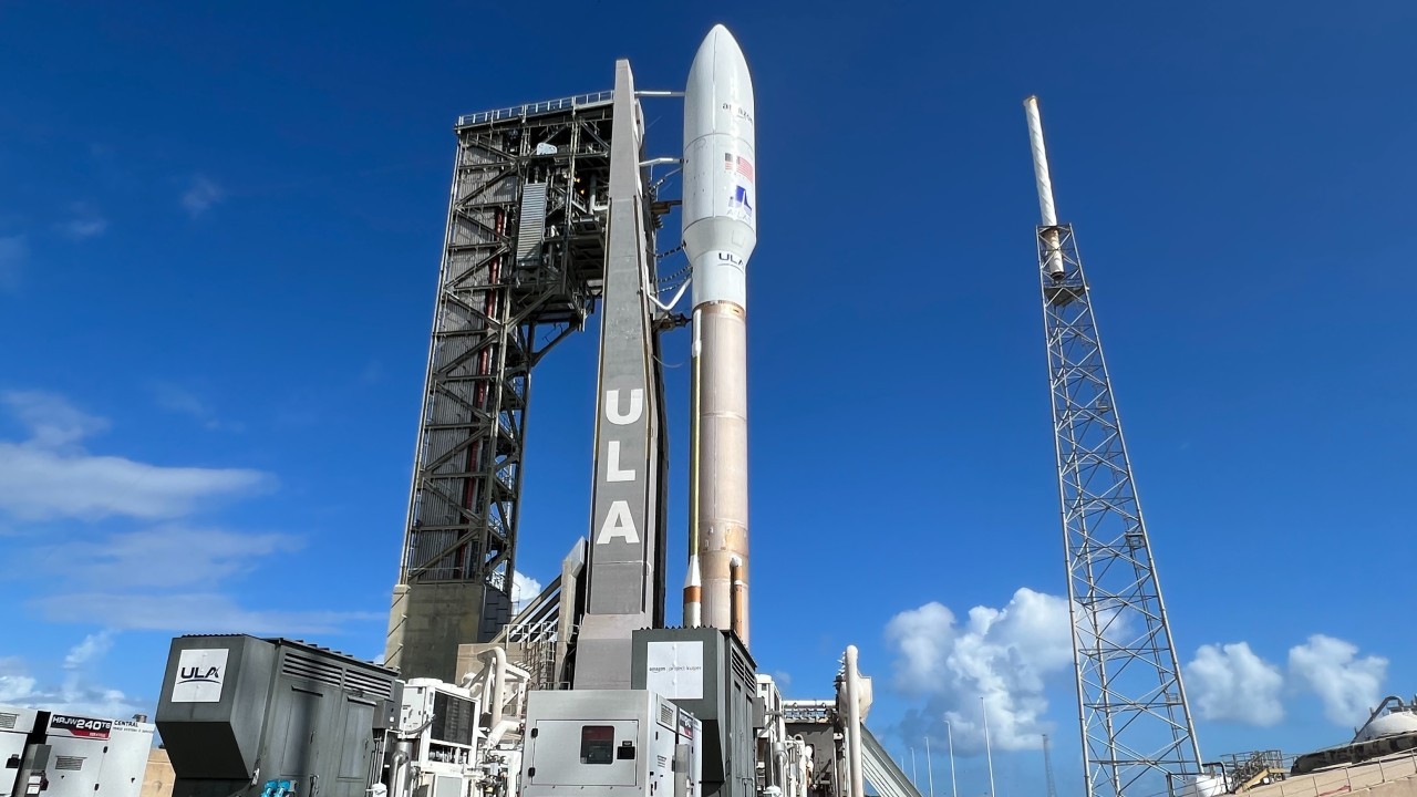 Atlas V rocket launching Amazon's 1st internet satellites today: Watch it live