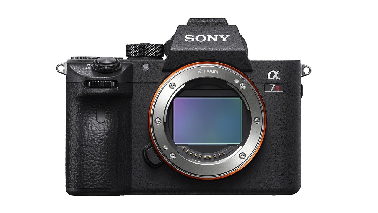 Cyber Monday camera deal: Save $800 on the Sony a7R III