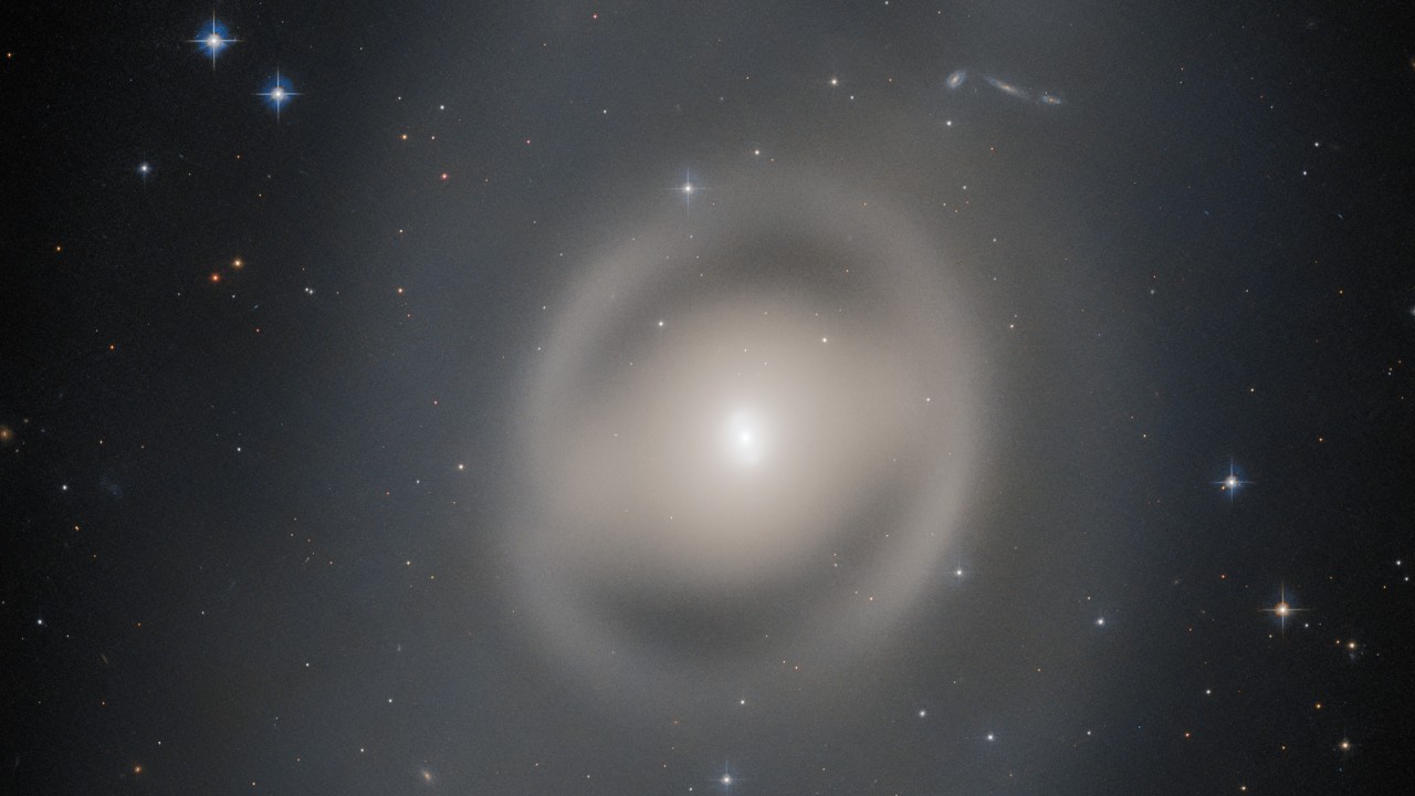 Hubble telescope captures a 'ghostly' galaxy glowing in distant space (photo)