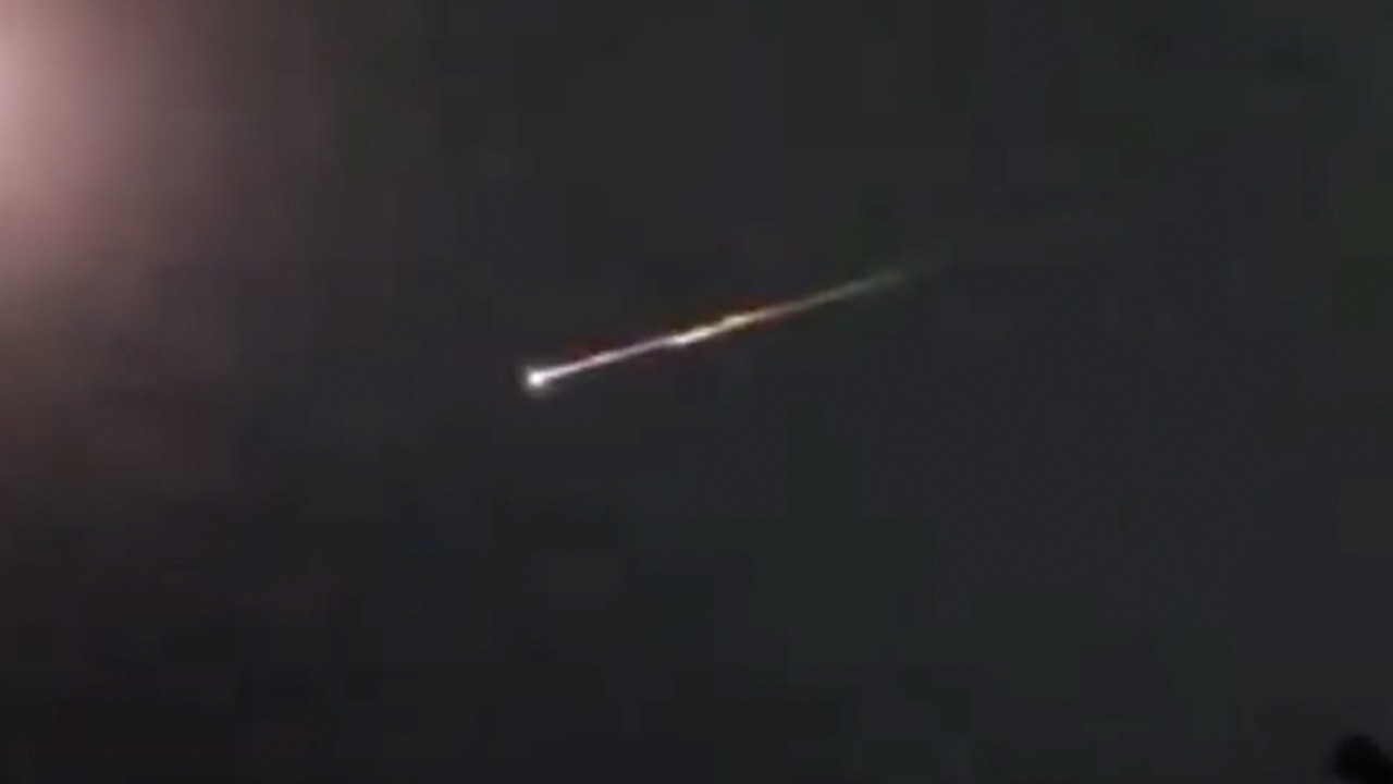 Failed Russian spy satellite falls to Earth in brilliant fireball (video)