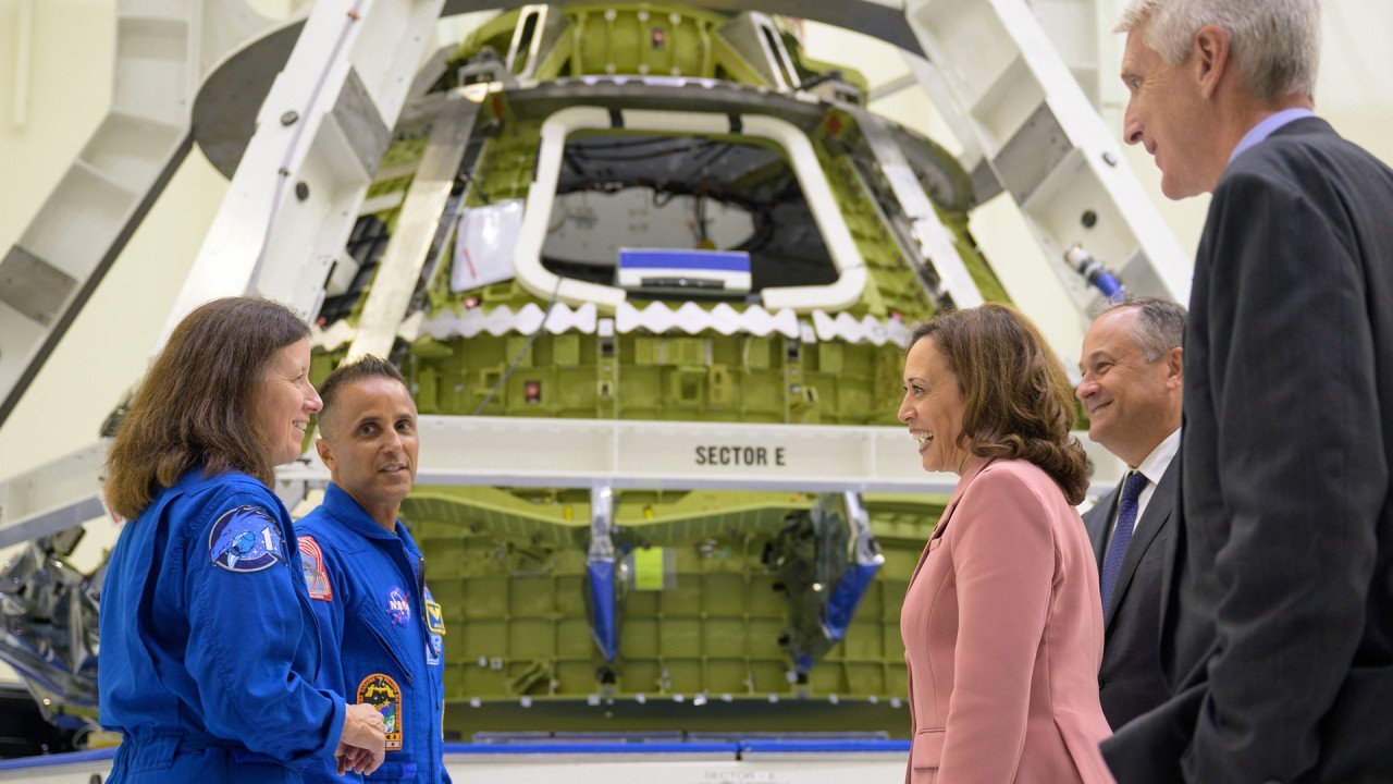 VP Kamala Harris congratulates NASA on successful Artemis 1 moon launch