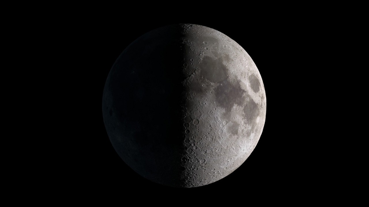 See the moon appear half-lit during its closest first quarter phase tonight (Oct. 2)