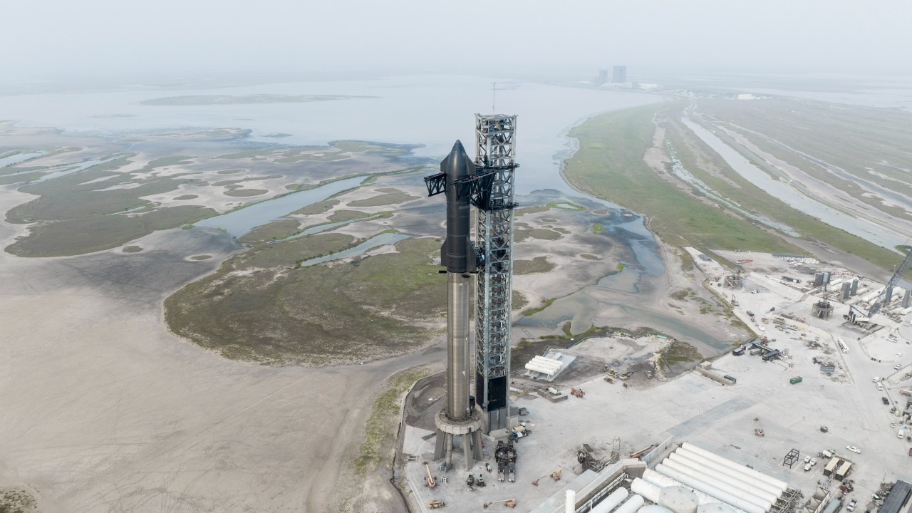 SpaceX's Starship looks amazing stacked for launch in these photos