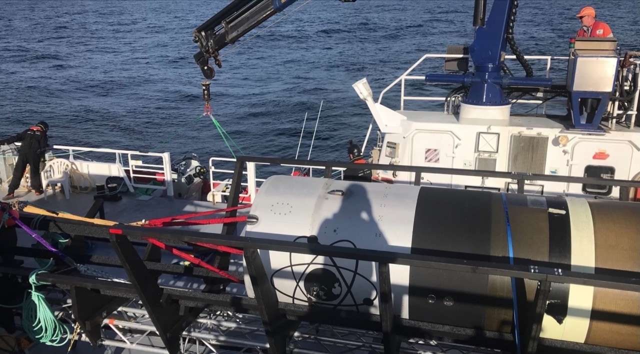 Rocket Lab fishes Electron booster out of the sea (photos)