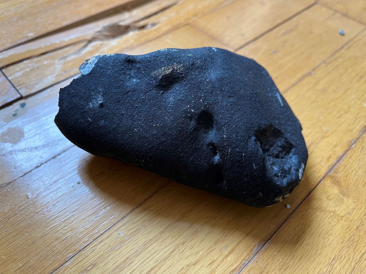 Apparent meteorite strikes house in New Jersey (photos)