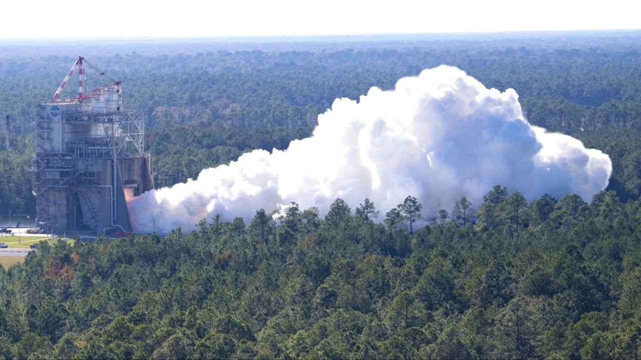 NASA tests new kind of Artemis moon-rocket engine in dramatic 'hot fire' test (video)