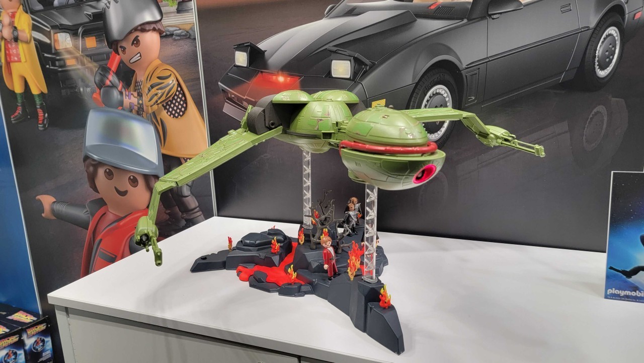 Playmobil decloaks a replica of the Klingon Bird of Prey from Star Trek