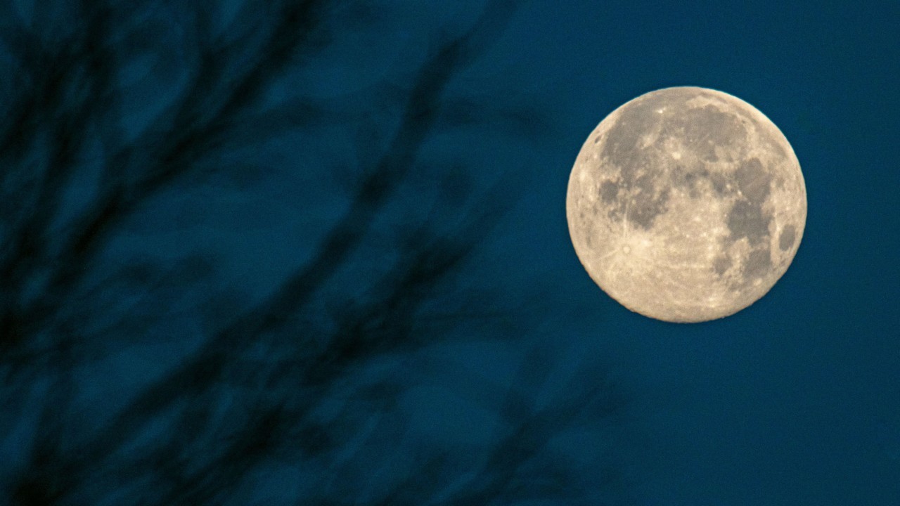 The 1st 'major lunar standstill' in more than 18 years is about to occur. Here's how to see it