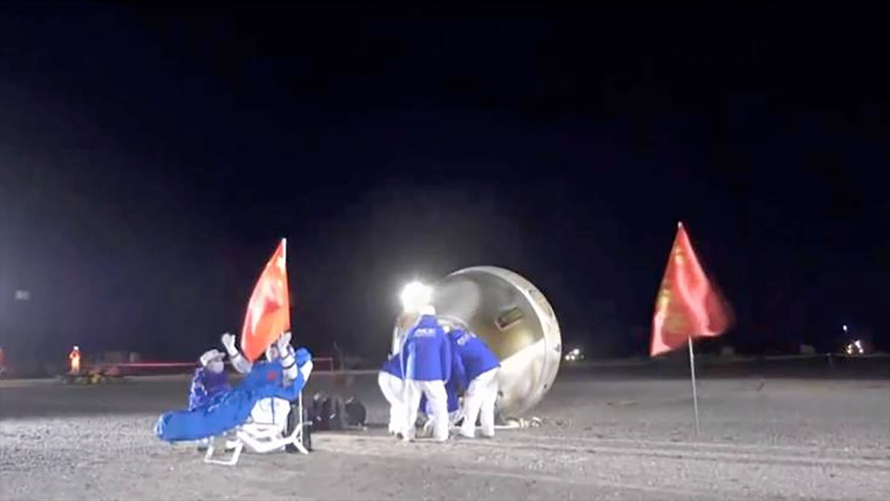 China's Shenzhou 18 astronauts return to Earth after 6 months in space (video)