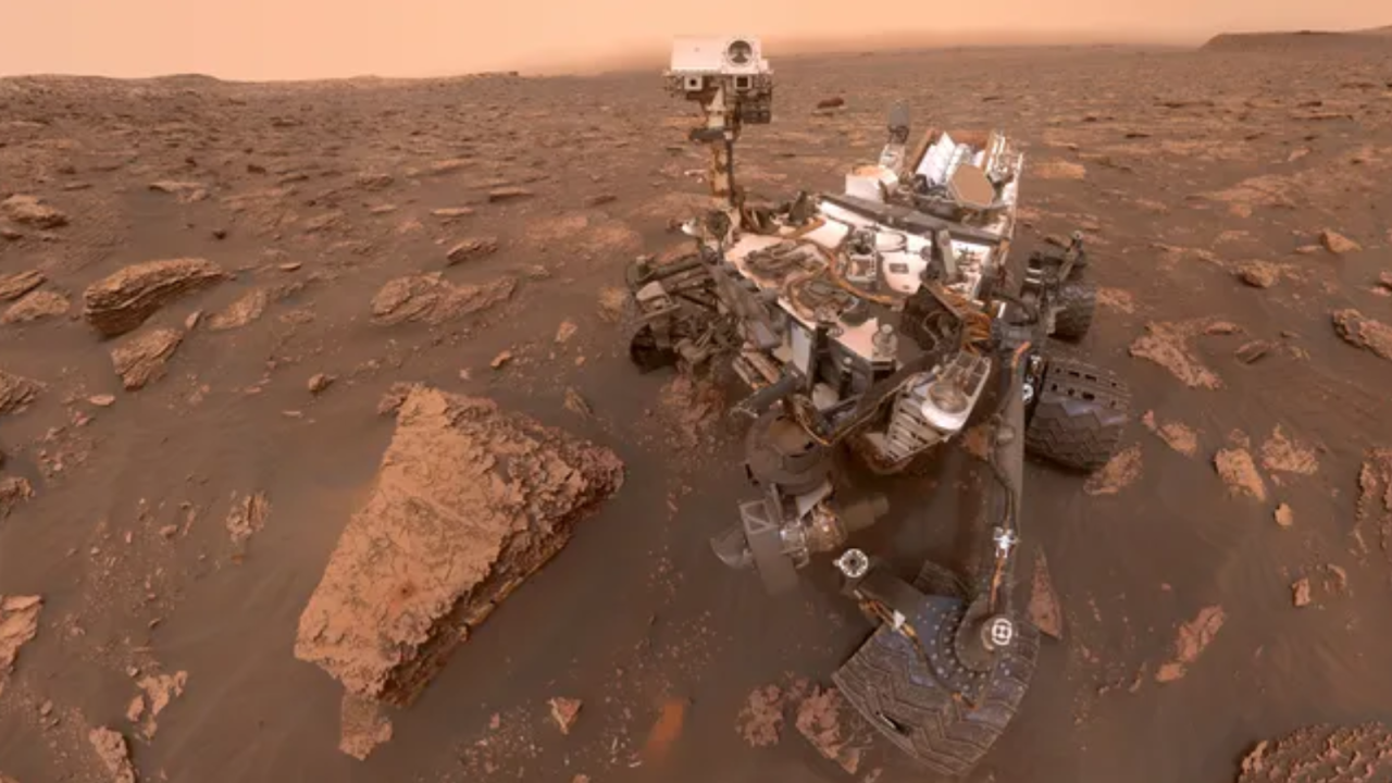 NASA's Curiosity rover films from dawn to dusk on Mars during downtime (video)