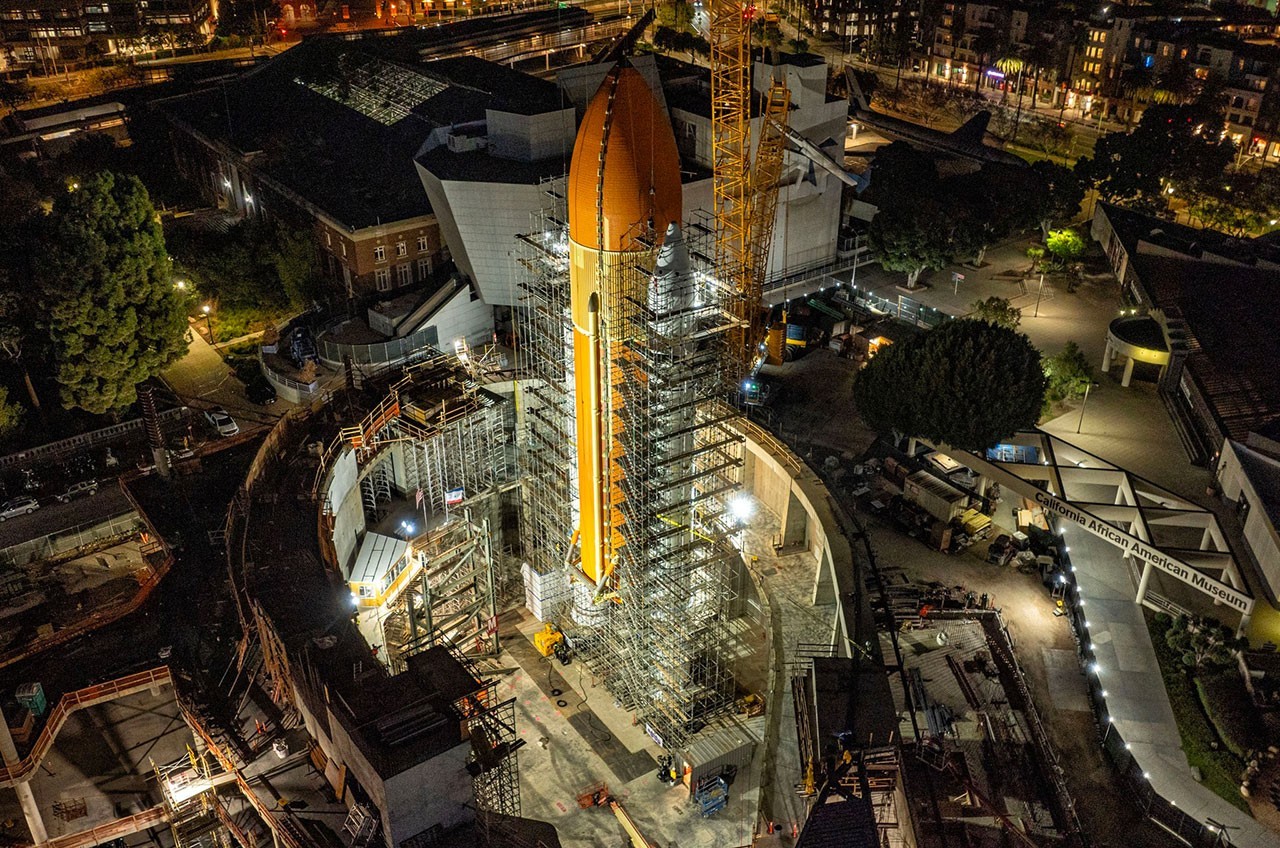 Last built-for-flight external tank lifted into place for space shuttle Endeavour exhibit