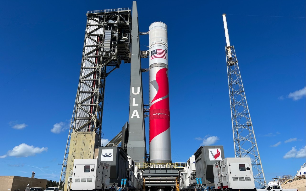 ULA rolls 1st Vulcan Centaur rocket to launch pad for testing (photos)