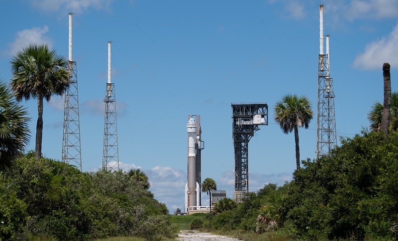 Boeing's Starliner capsule rolls away from pad after launch delay (photos)