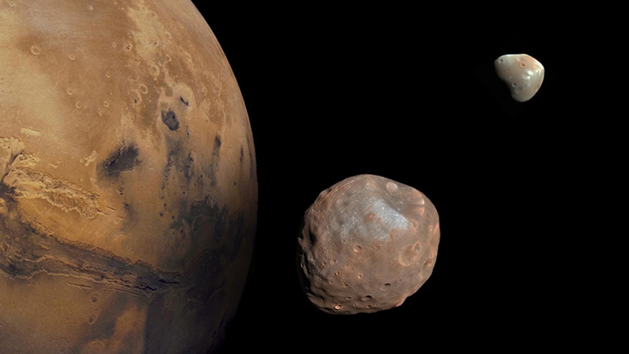 Lost photos suggest Mars' mysterious moon Phobos may be a trapped comet in disguise