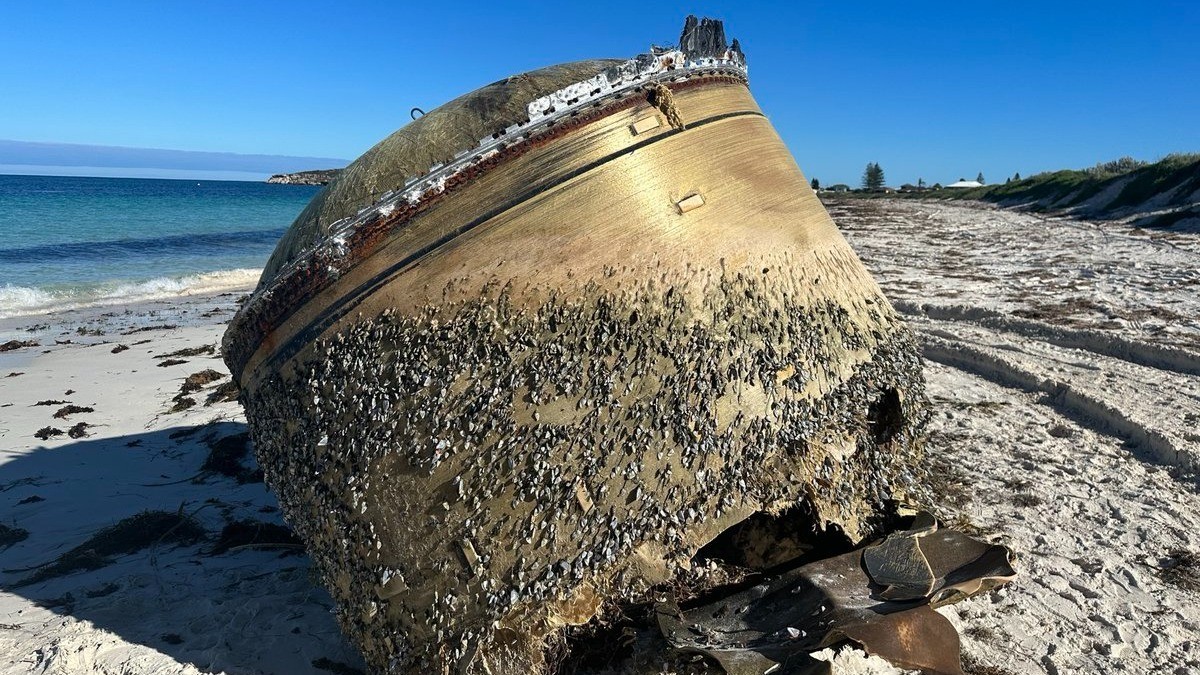 Australian Space Agency investigating possible rocket debris found on beach