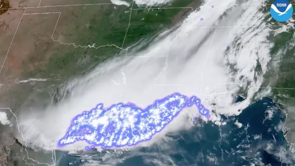 Lightning bolt breaks record for longest ever recorded