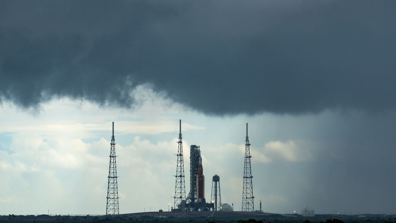 Tropical Storm Nicole batters Florida as NASA's Artemis 1 moon rocket rides out storm