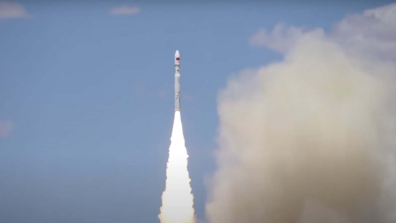 China breaks its rideshare record with 26-satellite launch (video)