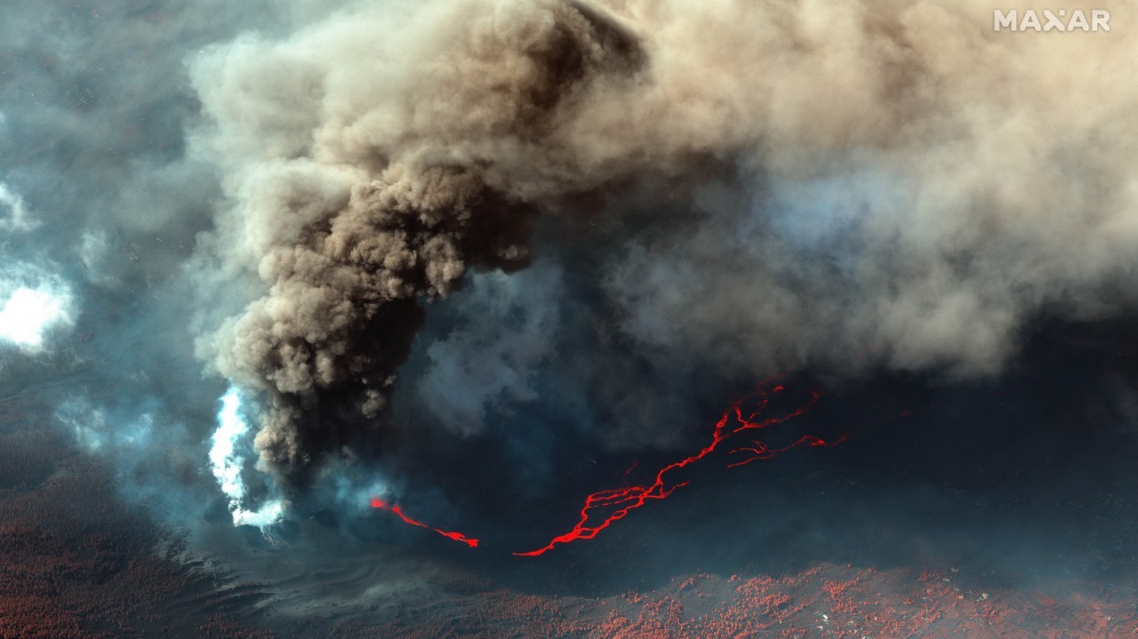 Vast lava rivers from La Palma volcano eruption show no signs of stopping in new satellite photos