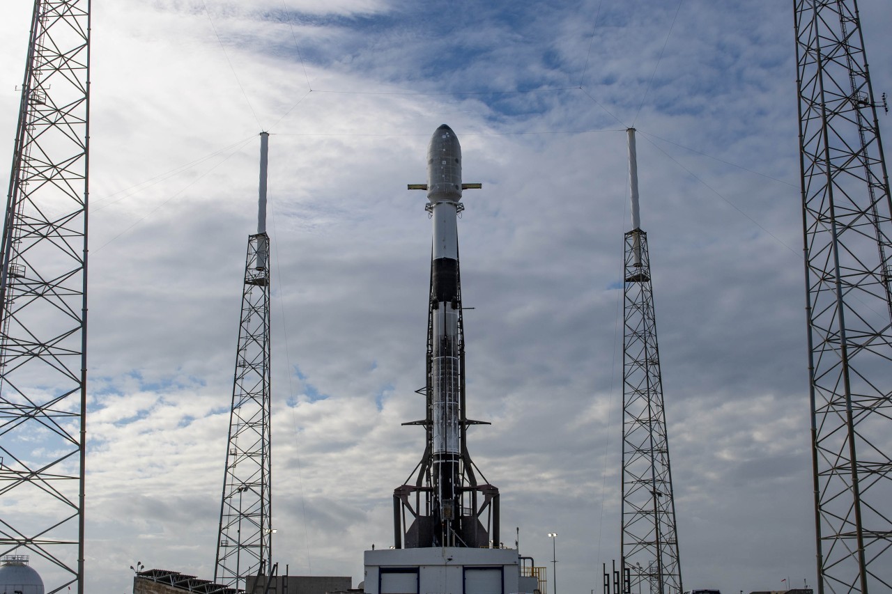 SpaceX delays back-to-back Falcon 9 rocket launches due to bad weather