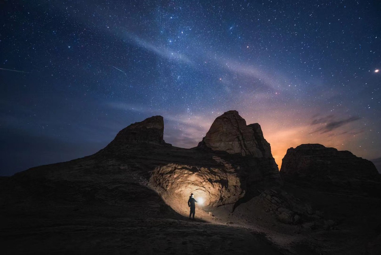 Perseid meteor shower of 2022 thrills stargazers despite bright moon (photos)