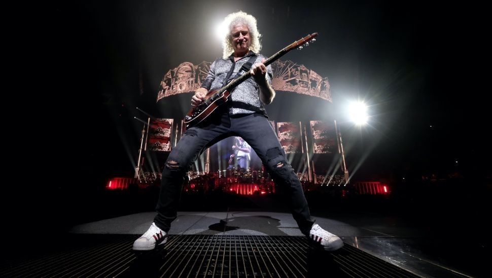 Queen guitar legend Brian May helps analyze NASA's OSIRIS-REx asteroid samples