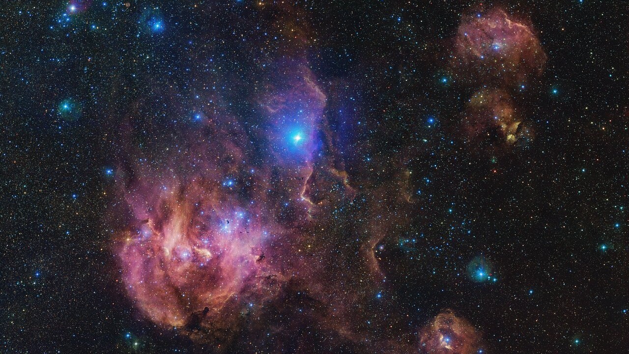 Distant nebula looks like fleeing turkey in festive new Very Large Telescope photo