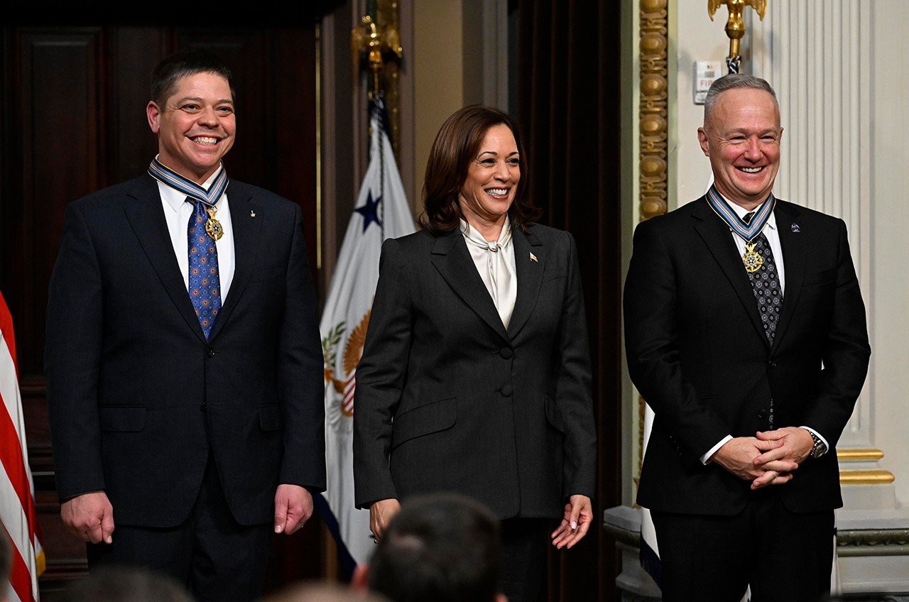 SpaceX crewmates Doug Hurley and Bob Behnken awarded Space Medal of Honor