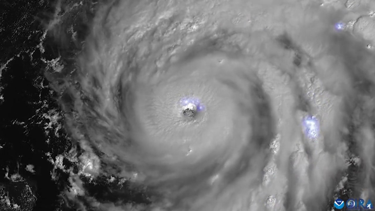 Hurricane Ian approaching Florida as powerful Category 3 storm, satellite images show