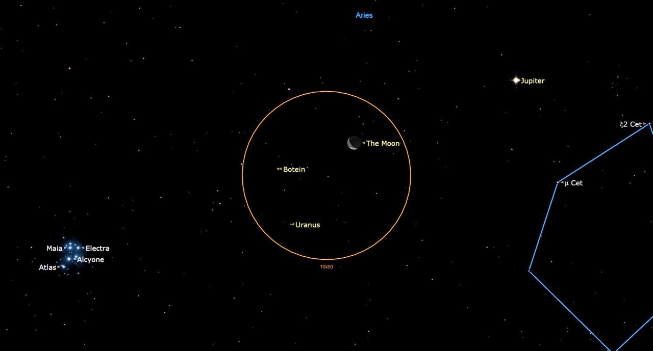 The moon and Jupiter shine near Uranus tonight. Here's how to see them.