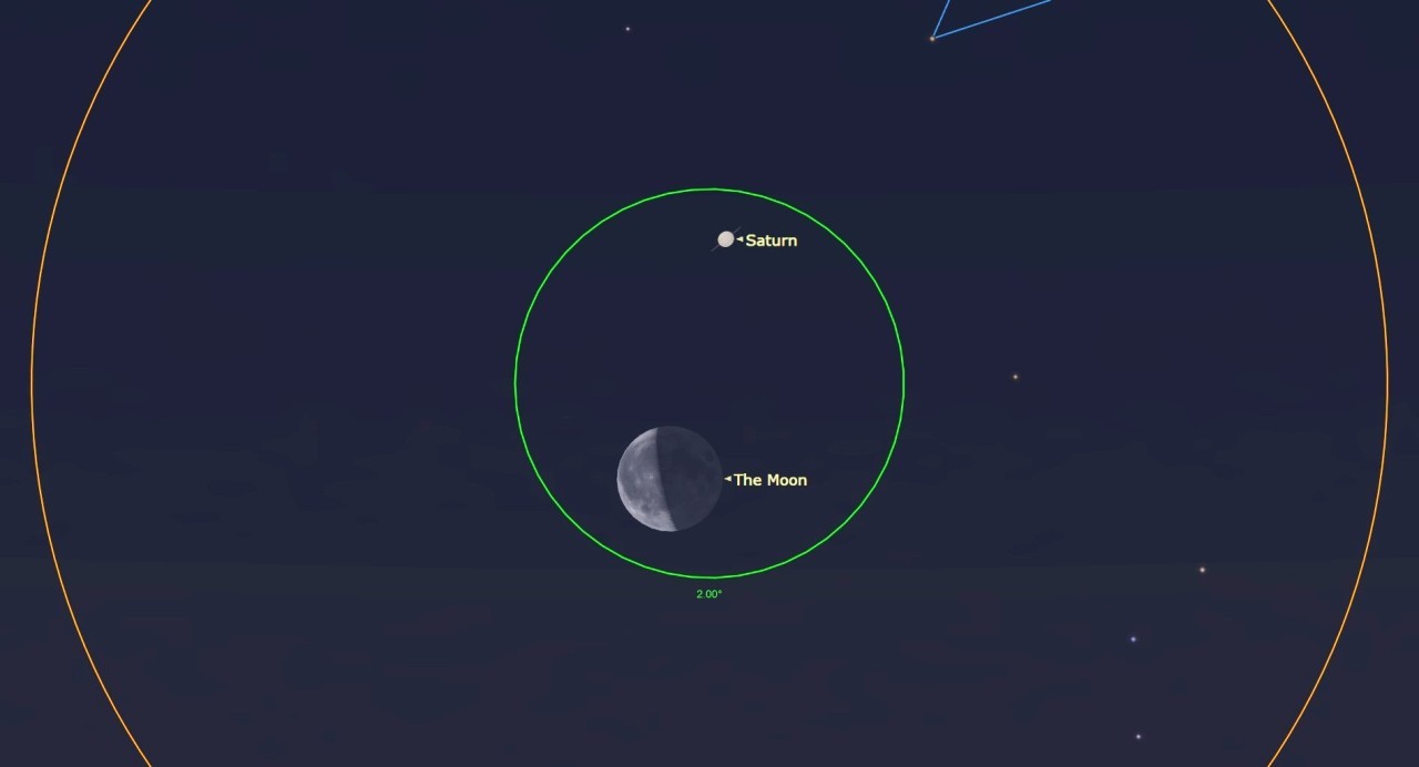 See the moon and Saturn meet in the night sky early on May 31